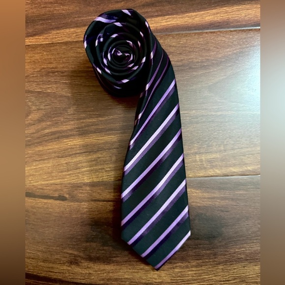 BERGAMO New York Sophisticated Black and Purple Repp Tie - Picture 1 of 9